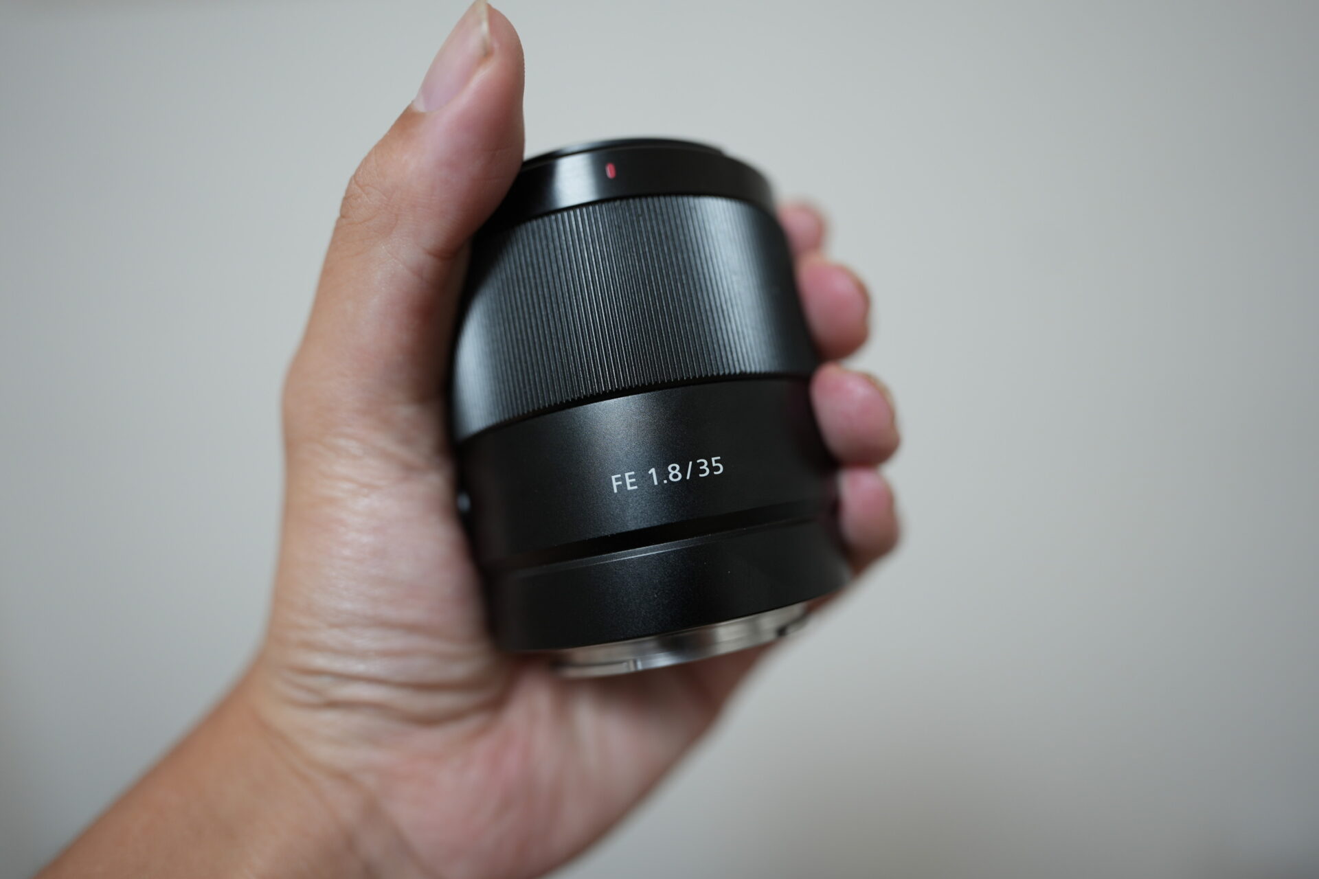 FE 35mm F1.8(SEL35F18F)の本体