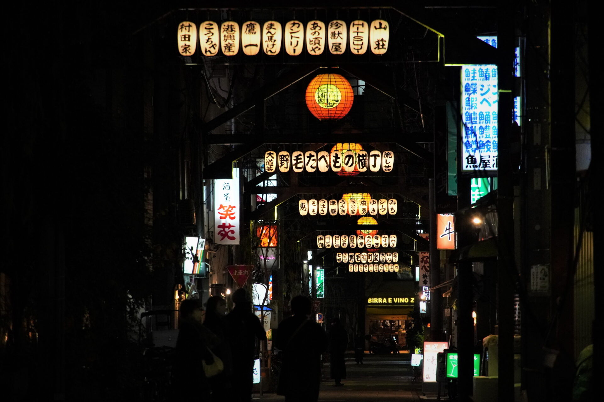 α6400(ILCE-6400）の夜景作例「夜の商店街」